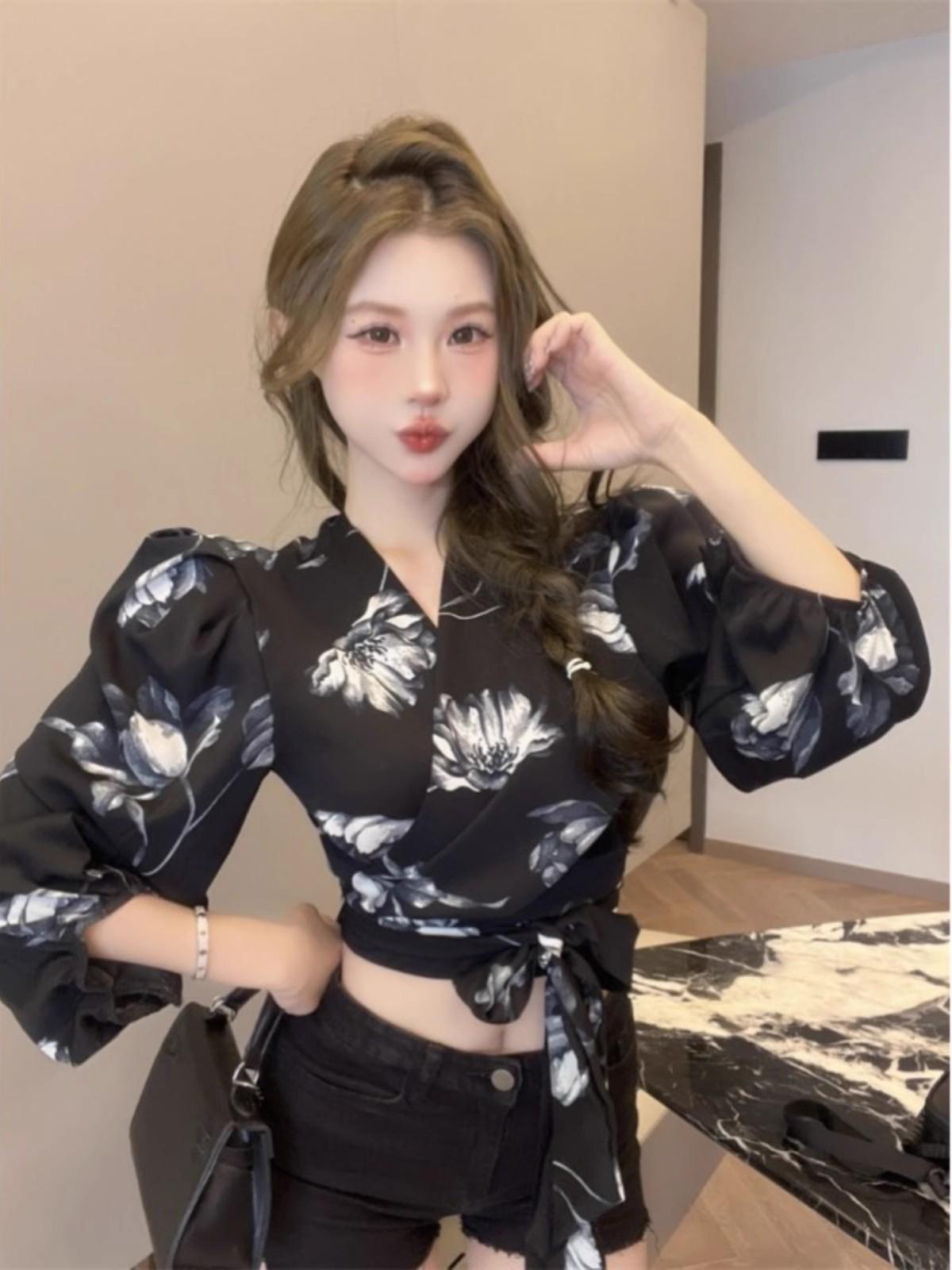 

Кардиган с цветочной шнуровкой и V-образным вырезом от Design Sense - женский короткий топ с длинным рукавом для начала осени L