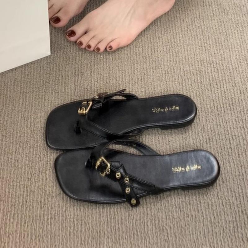 2025 new simple toe flat slippers women's summer wear flip-flops one and a half slippers pinch feet small sandals