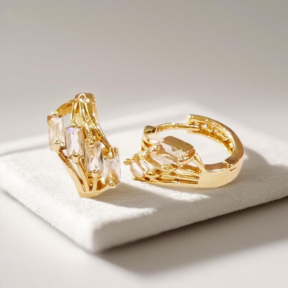 Zirconia Temperament Fashion Earrings with Hollow-Out Design Copper with Cubic Zirconia золотой