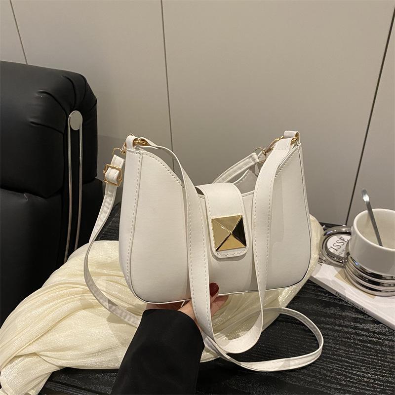 One-shoulder small bag women's 2025 spring and summer new Korean version of foreign butterfly one-shoulder messenger bag casual temperament women's ba