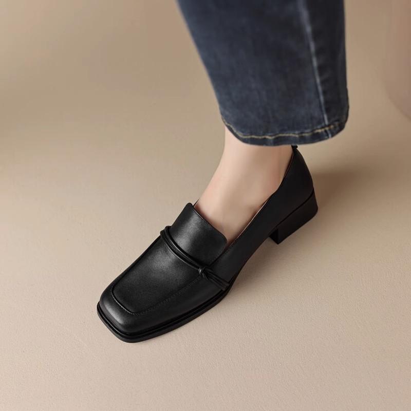 Kleine Lederschuhe im britischen Stil für Damen im Retro-Stil mit quadratischem Kopf und dickem Absatz, Einzelschuhe aus weichem Leder mit einem Pedal und mittlerem Absatz