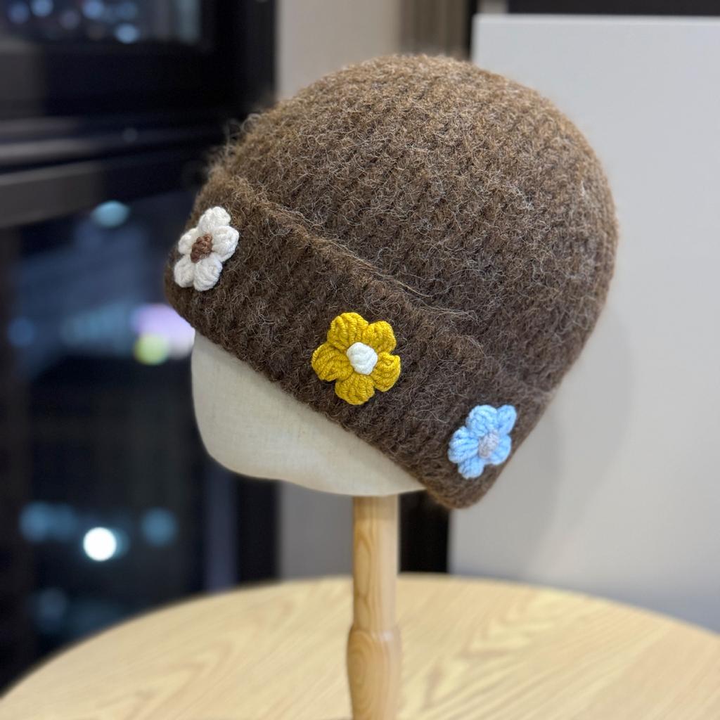 Women's Hats  Women's Autumn and Winter Woolen Hats Knitted Hats Cold Hats Winter Warm Confinement Hats Baotou Hats Cute Flowers