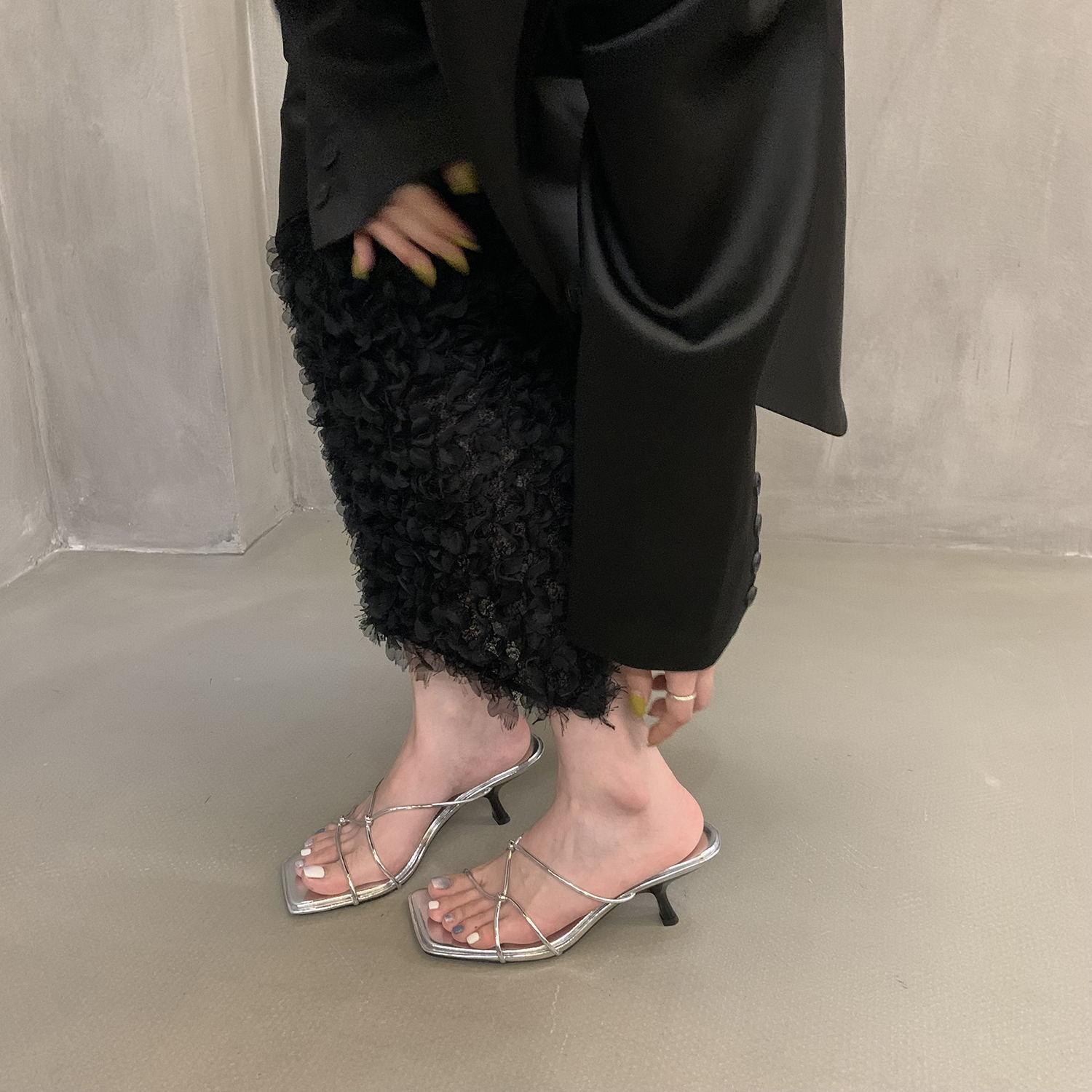 

Французские серебристые крутые тапочки женские носят высококлассные популярные туфли интернет-знаменитости 2025 новые летние босоножки на высоком каблуке 35 серебряный