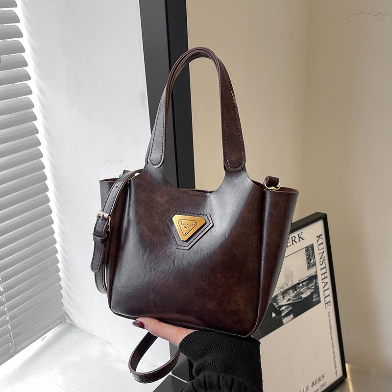 

Autumn and winter new retro handbag women s commuter versatile simple casual ins style niche design shoulder messenger bag
