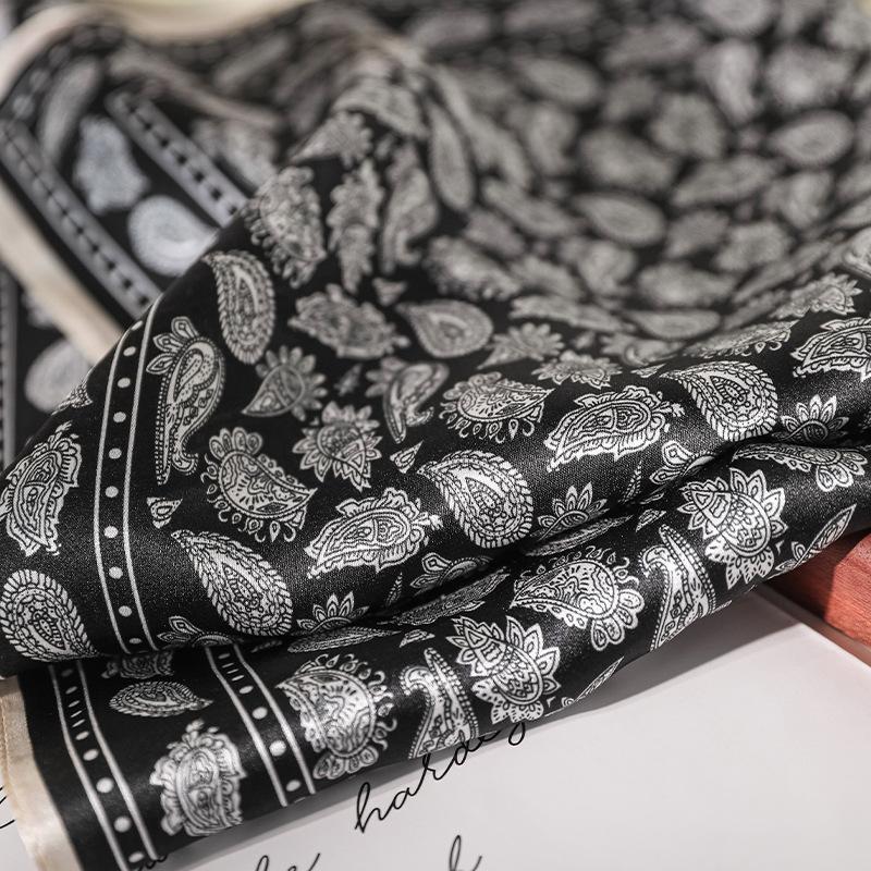 100% Mulberry Silk Small Square Scarf Women's Summer Thin Silk Scarf Black and White Printing Versatile Sunscreen Shawl Light Luxury High