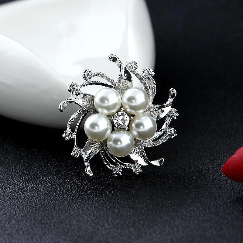 Fashion 3D Wreath Pearl Brooch Corsage Clasp Women's Accessory Long-lasting Color Exquisite Hypoallergenic Gift