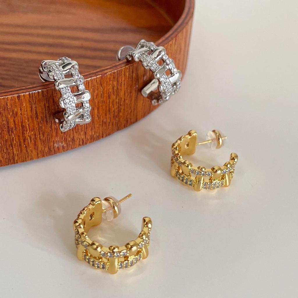 2026 European & American Style Rhinestone Geometric Chain Earrings for Women - Hollow Versatile C-Shaped Design