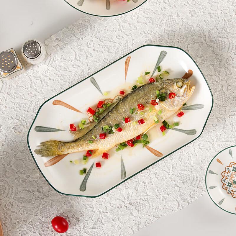 Hegawa House 12-inch Retro Fan Leaf Ceramic Fish Plate
