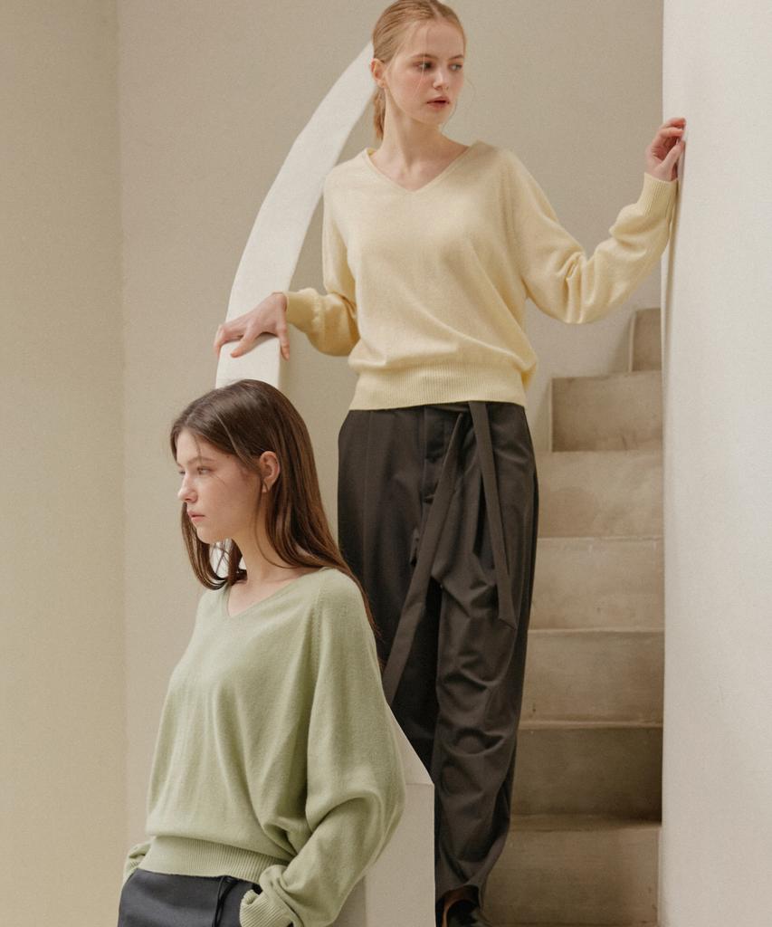 JE NE SAIS QUOI [100% Cashmere] Loose Fit V-Neck Cashmere Knit_ Sage Green