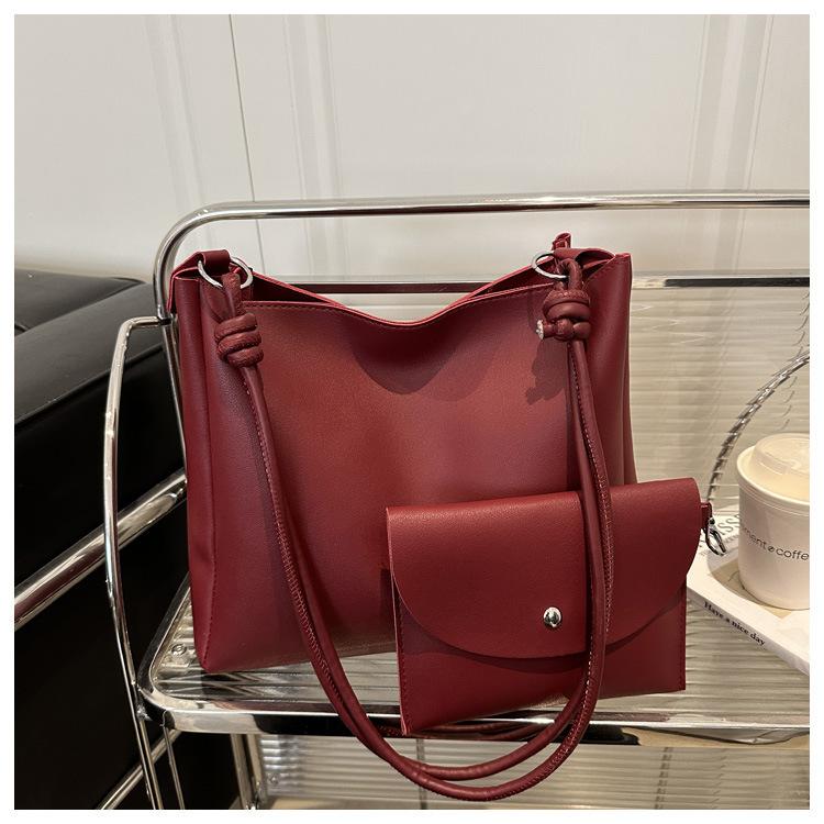 This Year's Popular Bag Women's Large-capacity New Summer Retro Fashion Shoulder Bag Texture Mother Bucket Bag