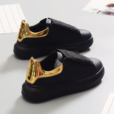 Tênis esportivos casuais novos de designer 2024 para homens, tênis de tênis pretos respiráveis para mulheres, sapatos brancos modernos e versáteis