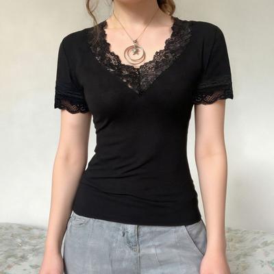 Amerikanisch-Stil Würziges Retro-Spitzen-V-Ausschnitt Kurzarm-T-Shirt für Damen, 2026 Frühling/Sommer Nische Lässig Schwarz Figurbetontes Oberteil