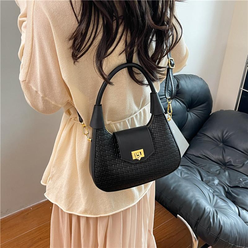 Spring New Shoulder Messenger Women's Bag Fashionable Portable Women's Hand Bag Chain Messenger Bag