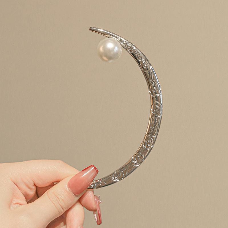 

Ретро-китайская заколка-полумесяц: Аксессуар для пучка в форме полумесяца и жемчуга Ханьфу для женщин