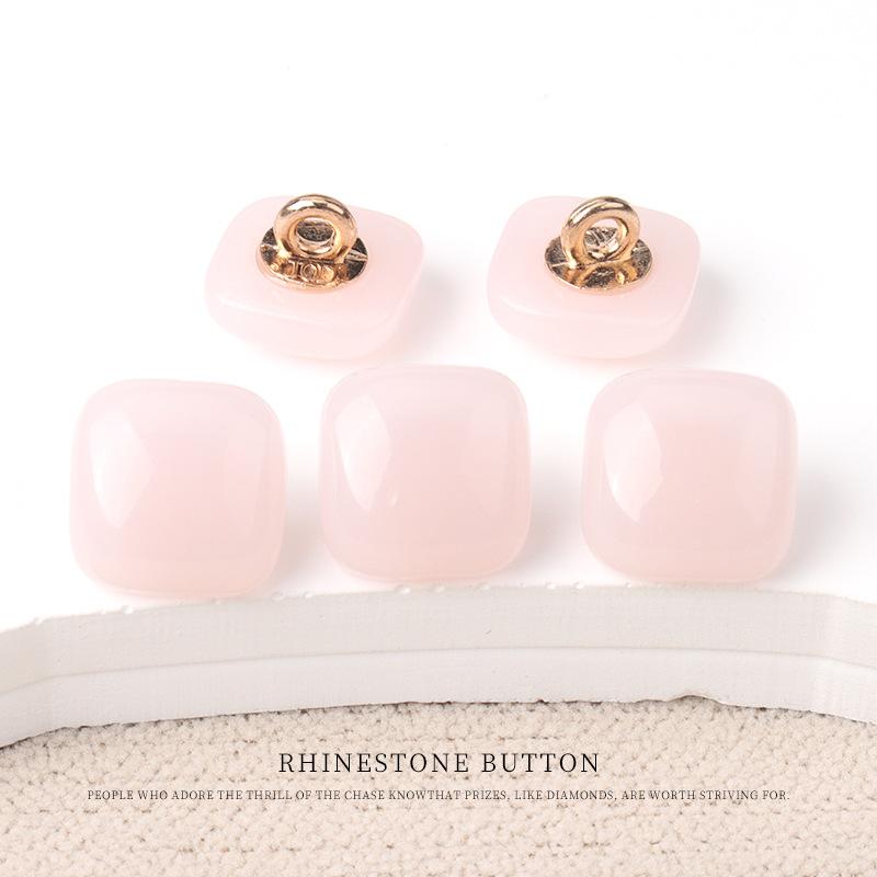 

5 шт. квадратные смоляные пуговицы высокого класса для рубашек, универсальные пуговицы для топа, кардигана, цветные маленькие пуговицы, декоративные пуговицы для детской одежды Side to side 10.5mm Pink
