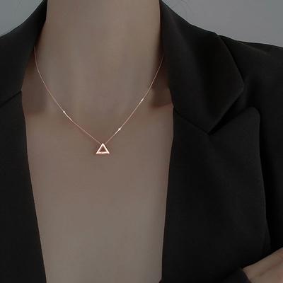 Collana con zirconi scintillanti a triangolo geometrico per donne In eleganti gioielli da festa