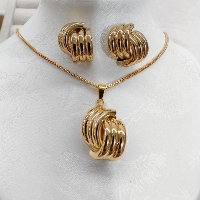 Elegant European & American Luxurious Geometric Twist Earrings & Necklace Set