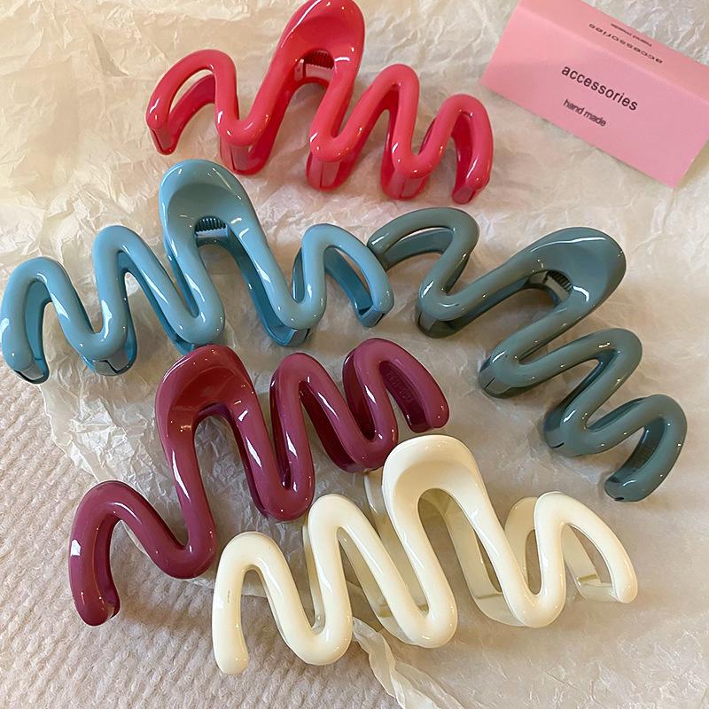 Heart Wave Hair Clip: Fashionable, Fresh, Versatile Shark-Style Accessory