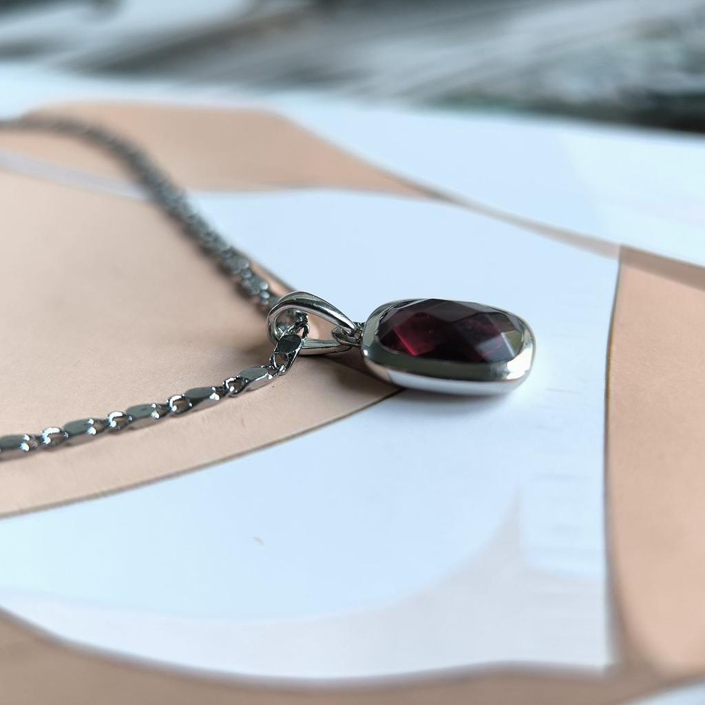 Silver Pendant with Nano Garnet (60002302)