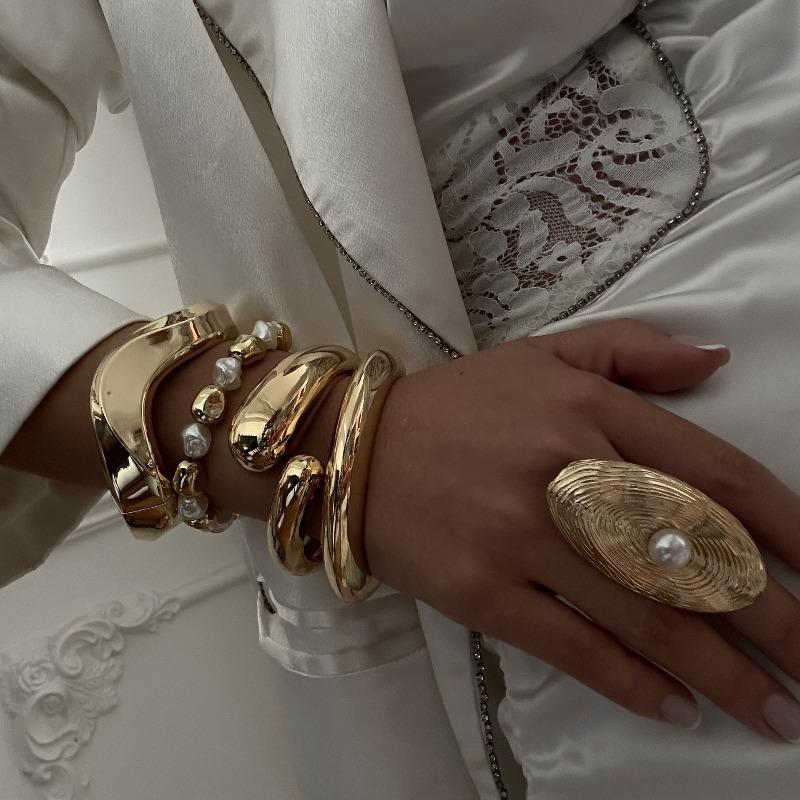 Meter Sense Fashion Trend Alloy Smooth Water Drop Hug Bracelet, Irregular Hollow Winding Ring