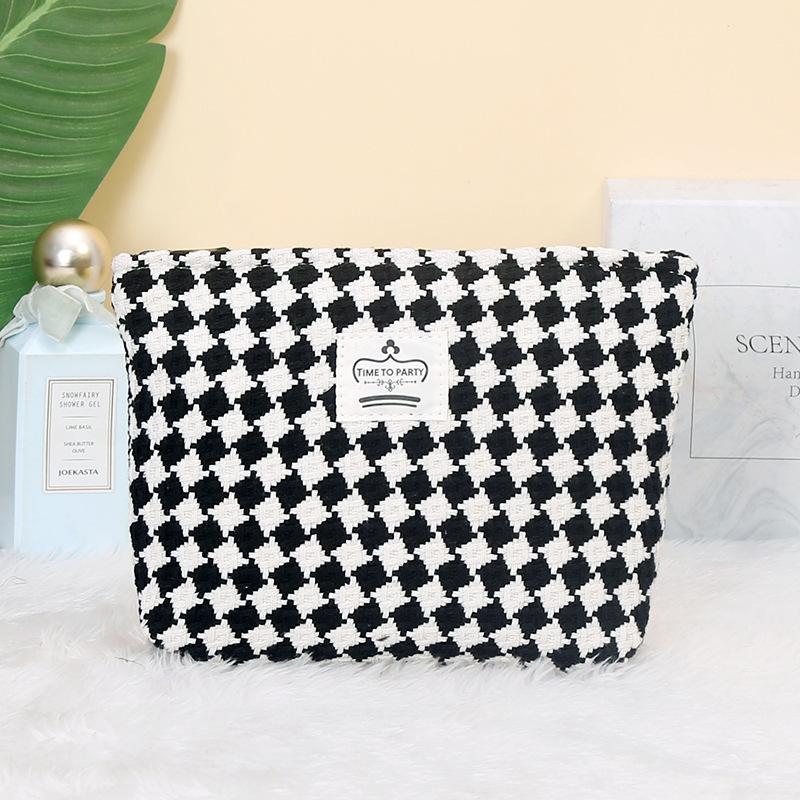 Large Capacity Makeup Bag Fashion Chessboard Grid Portable Wash Pouch Storage