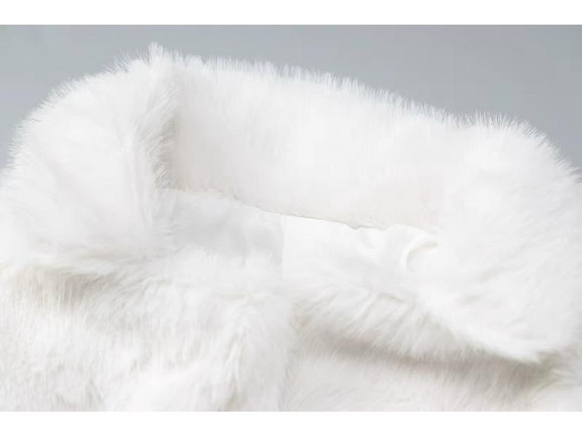 Elegante Damen-Mittelmantel aus Toscana-Kunstfell mit Reverskragen