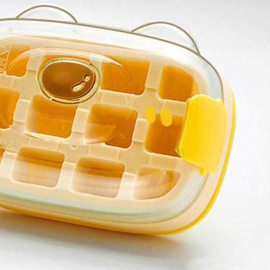 Forma na ledové kostky Láhev na vodu 2 v 1 Roztomilý design medvídka Lis na ledové kostky s nulovým dotykem Podnos na ledové kostky s víkem Přenosná mrazicí láhev na ledový nápoj pro cestování a rodinu