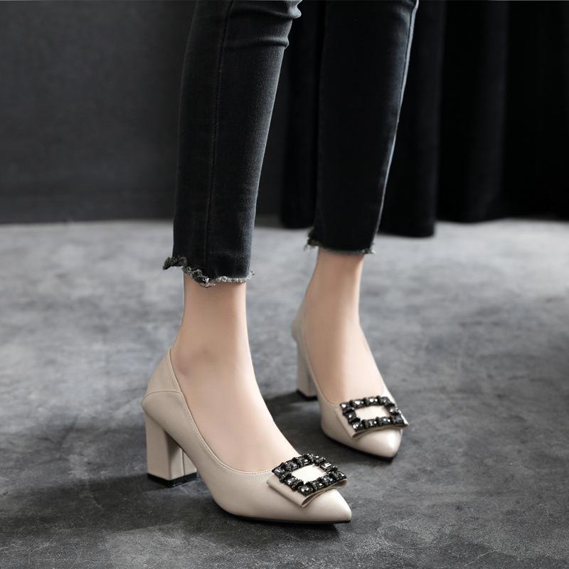 Fivela quadrada pontiaguda salto alto salto grosso sapatos de trabalho leves sapatos femininos elegantes e versáteis