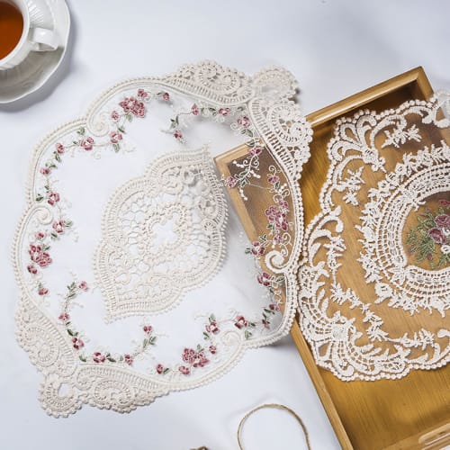 Q'foo Table Runner, Lace with Embroidered Floral Pattern, White, Scandinavian Style, Antique-Style, Stylish Coaster, Vase Holder, Modern (Coaster Type