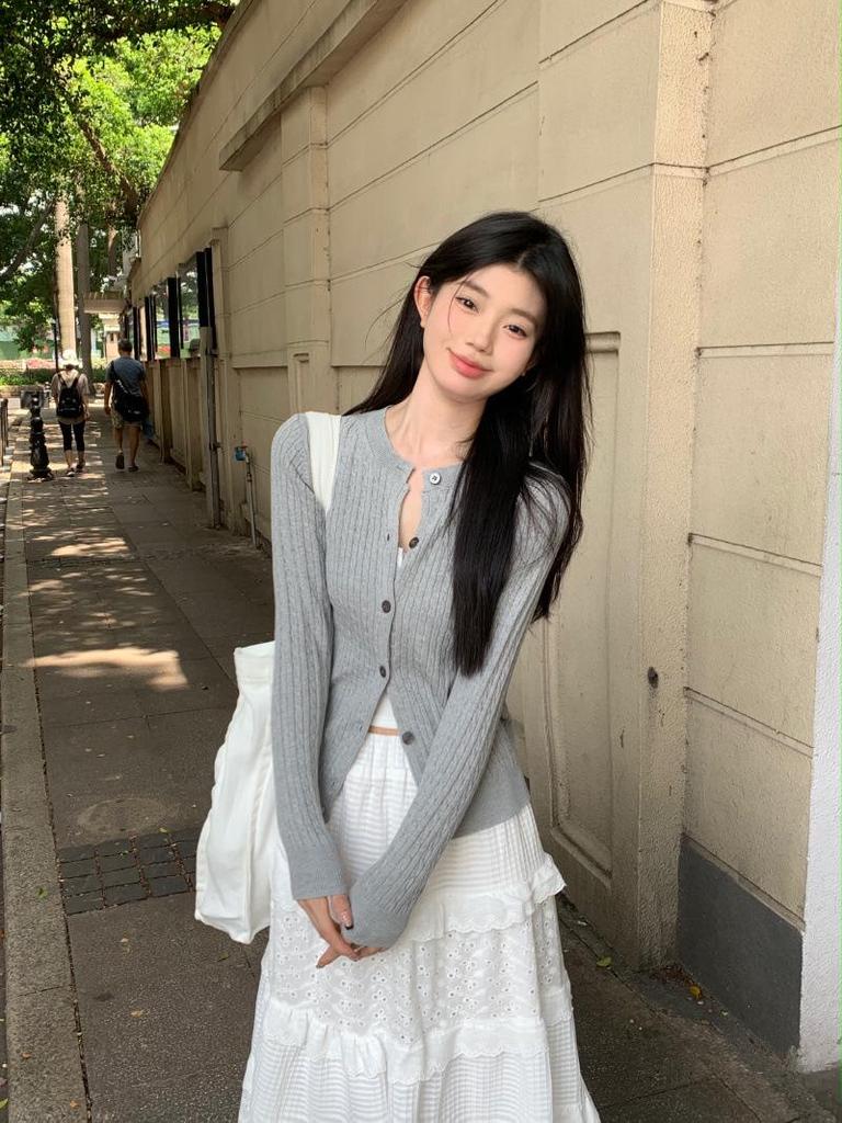 Damski Kardigan Dzianinowy z Retro Haftem - Modna Krótka Kurtka Twist na Wczesną Jesień 2023