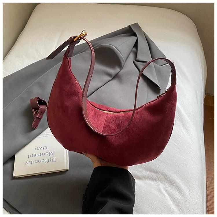 

Korean version of retro commuter bag women s 2025 new niche design casual shoulder underarm bag fashionable versatile messenger bag