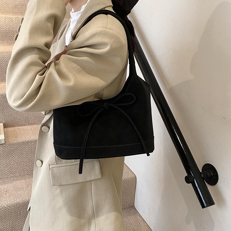 Foreign trade super fire niche bag women's 2025 new high-end sense versatile single shoulder underarm bag work portable small bag