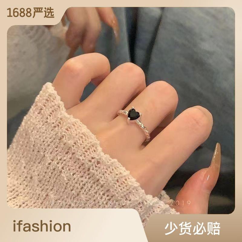 Black Fashionable Zirconia Heart Ring Adjustable Open Size Alloy Electroplated