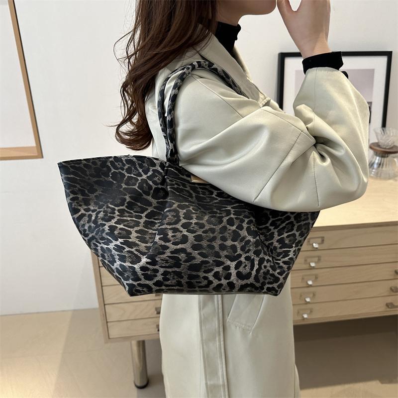 Fashion Leopard Wings Handbag 2025 New Large Capacity Trend Leisure Commuting Brand Luxury Underarm Shoulder Tote Bag For Women