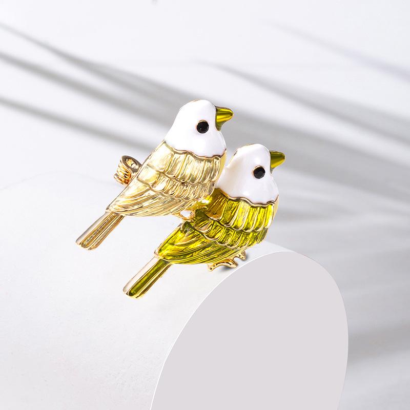 Bo Xin Yun Oriole Bird Oil Painting Brooch Pin - Elegant Clothing Accessory