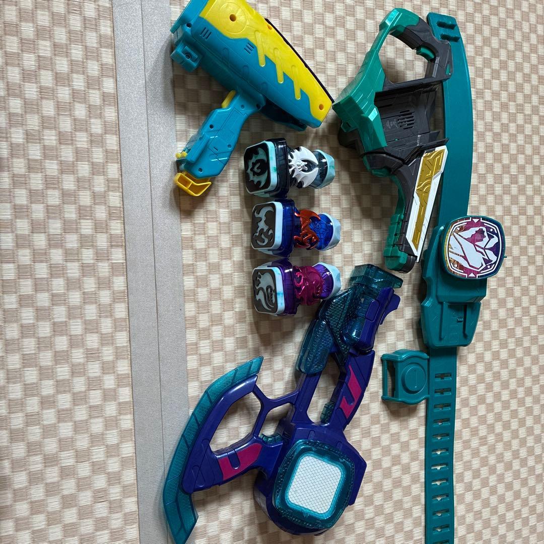 Подержанный набор трансформирующего пояса и оружия Kamen Rider Revise