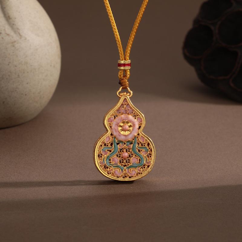

Elegant Begonia Gourd Necklace: Chinese-Style Braided Rope with Enamel Fu Lu Charm - Versatile Exquisite High-End Jewelry Gift