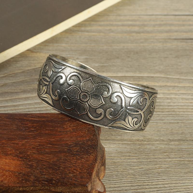 Stil etnic retro Brățară de argint versiune lată model sculptat Brățară de braț boem feminin Brățară tibetană Accesorii retro