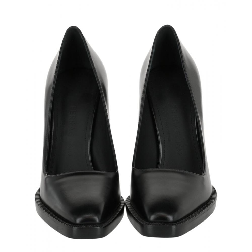 Salvatore Ferragamo Anser X5 Leather Pumps Black