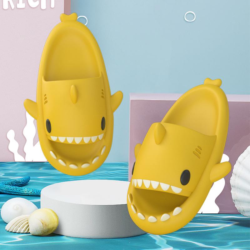 Fashion Comwarm Boys Girls Shark Slippers Summer Cute Cartoon Kids Shark Sandals Non-slip House bath Shoes Children Casual Flats Slides