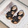 Flickors flätade sandaler 2025 sommar nya babyflickors romerska sandaler mjukbottnade prinsesskor barns strandskor trend