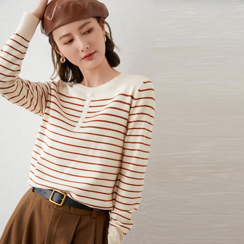 Striped long-sleeve knit top for women, 2026 spring and autumn new style, short Korean version, loose casual inner sweater