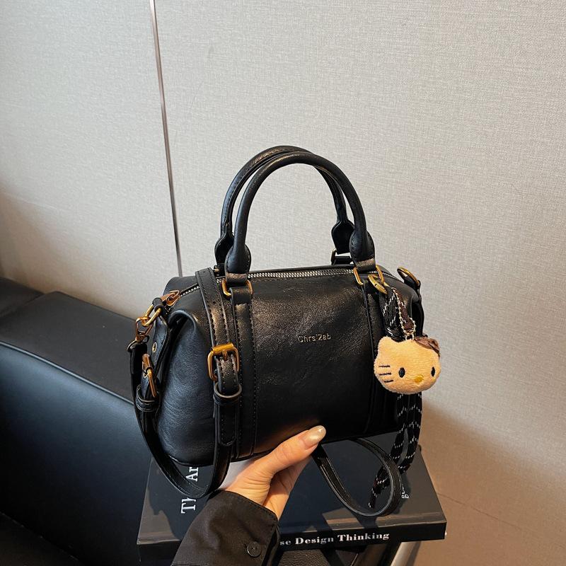 

2025 autumn new popular small bag women s European and American retro shoulder messenger bag Boston bag women s handbag bag No pendant