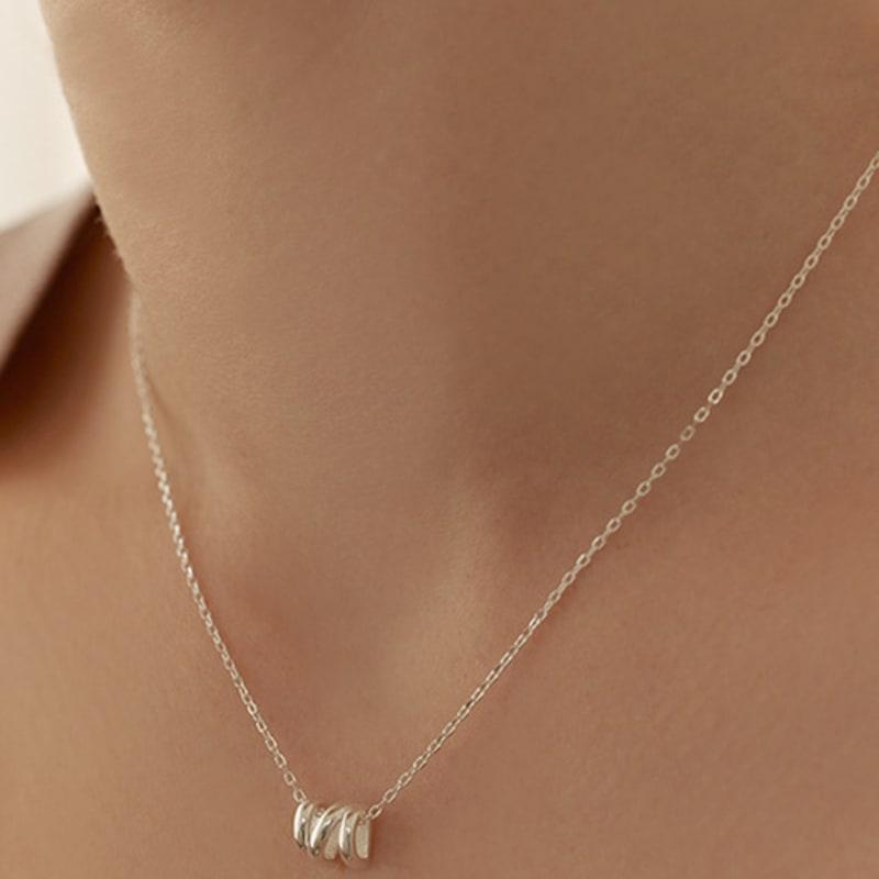 

Lewe [6mm+10mm pearl earrings included] Triple line necklace Silver