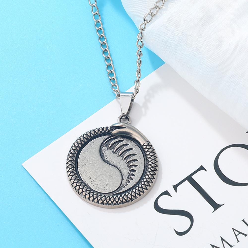 Creative Retro Unisex Snake Bone Pendant Necklace - The Wheel of Time Clavicle Chain