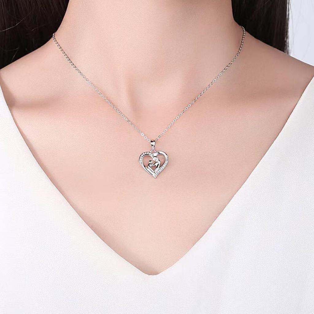 European Inlaid Diamond Mother-Child Hug Necklace: Light Luxury Mother's Day Clavicle Chain Gift