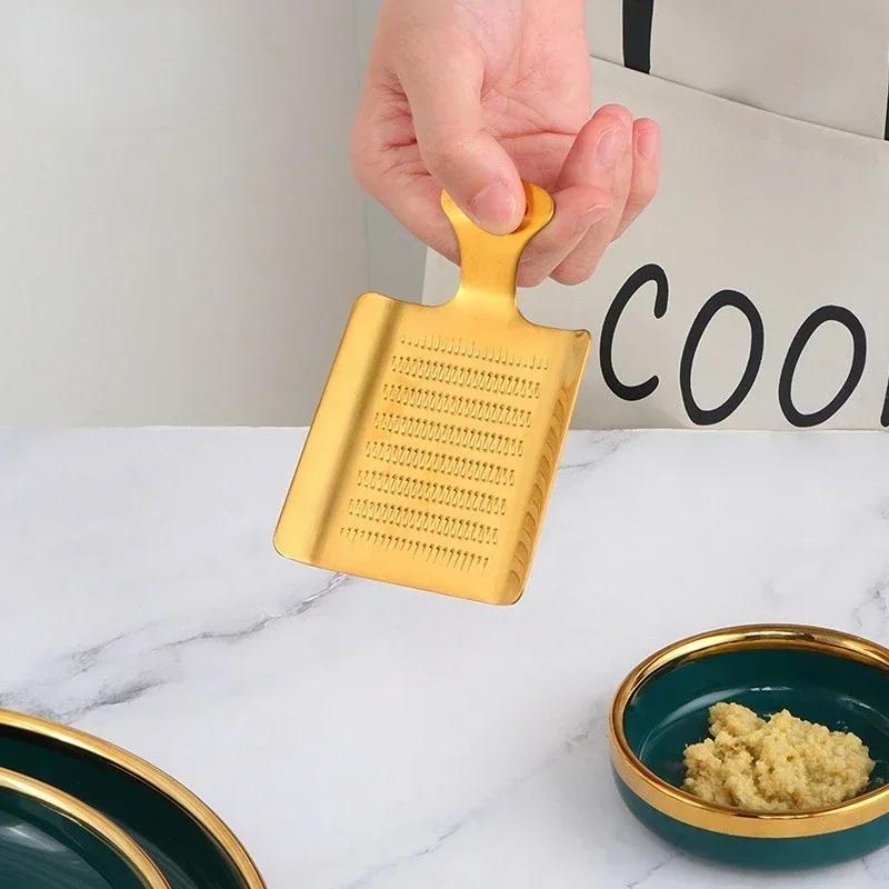 Stainless Steel Kitchen Tool for Grinding Ginger, Garlic, Wasabi, Fruit, and Vegetables, 1PC Grater Crusher Presser