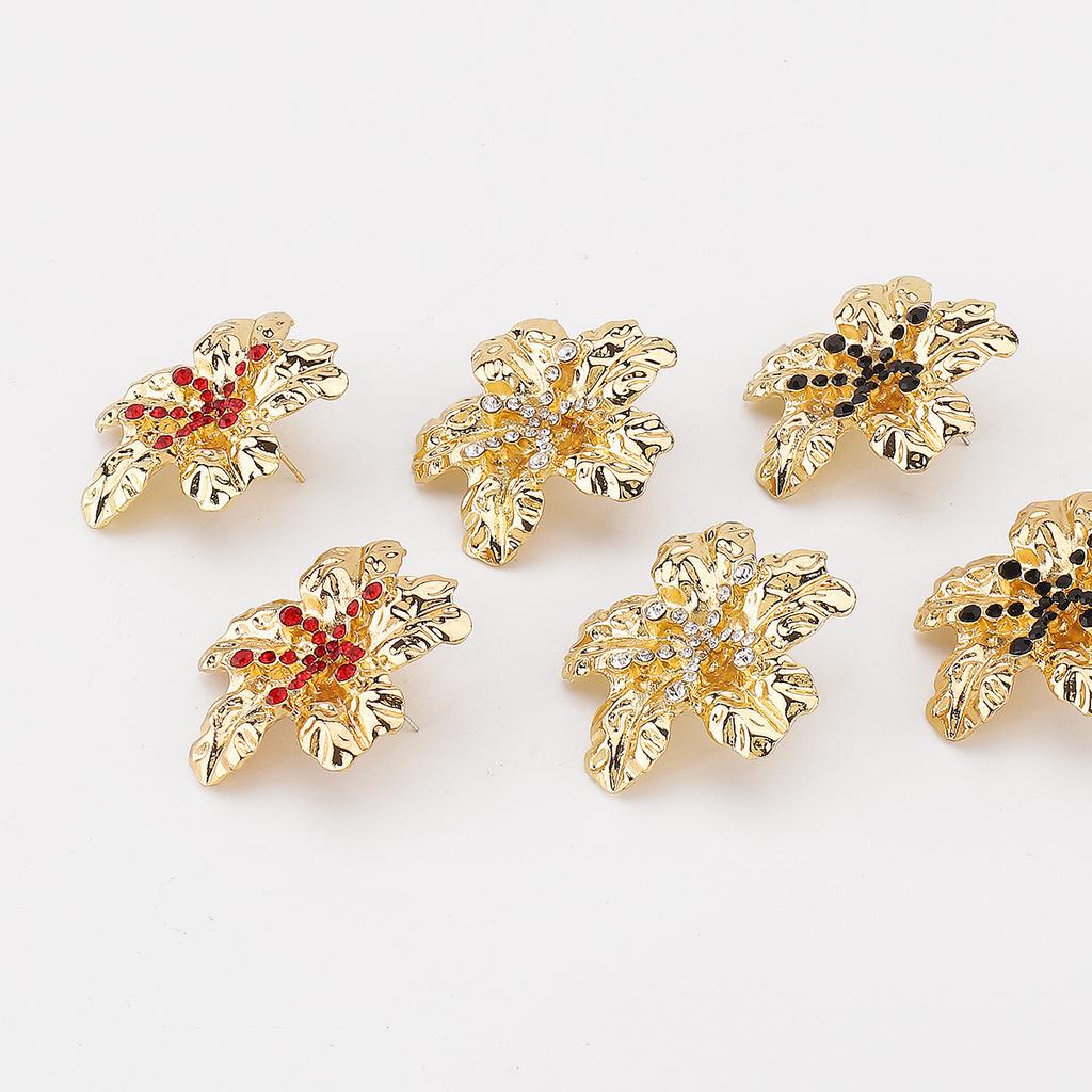 Retro Vintage Gold Flower Earrings Elegant Rhinestone Stud Earrings High Grade Women Fashion Earrings