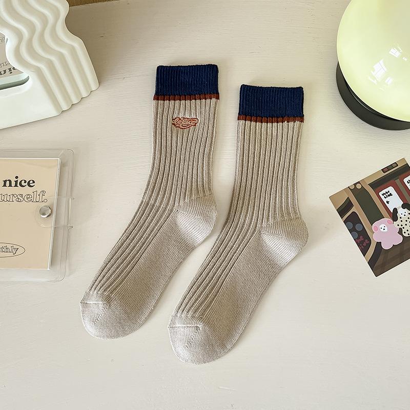 Damen Herbst Winter Verdickte Warme Trend Reine Farbe Baumwolle Buchstabenstickerei In der Röhre Frotteesocken