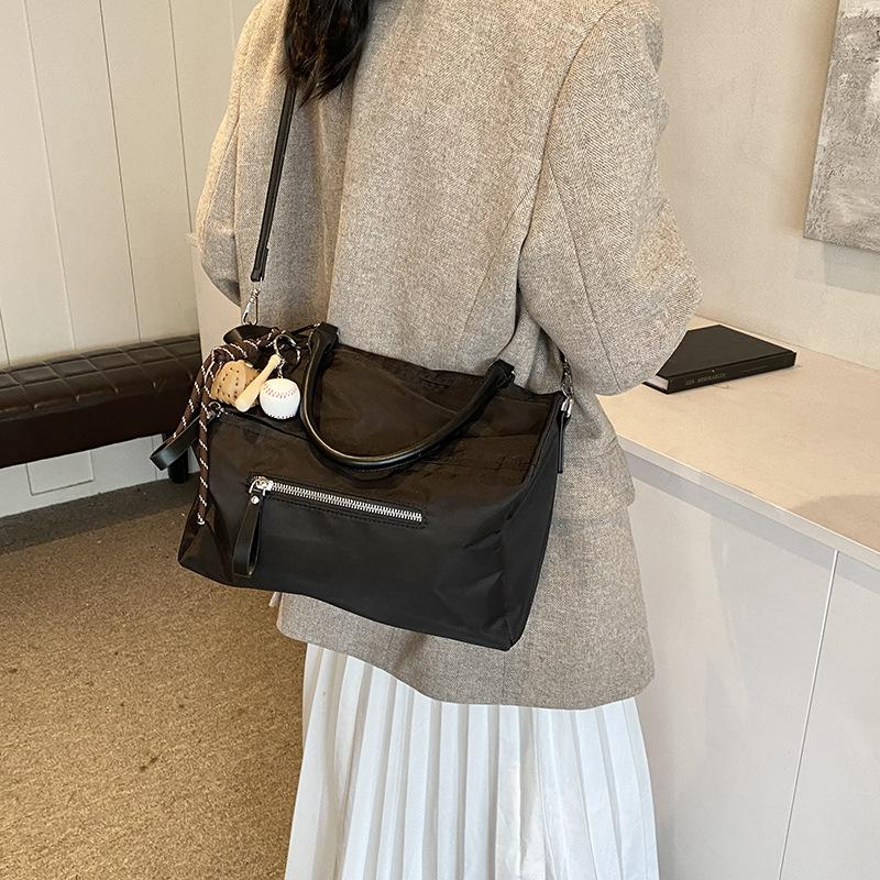 Retro large-capacity tote bag women's 2025 new casual versatile shoulder messenger bag to work commuter bag